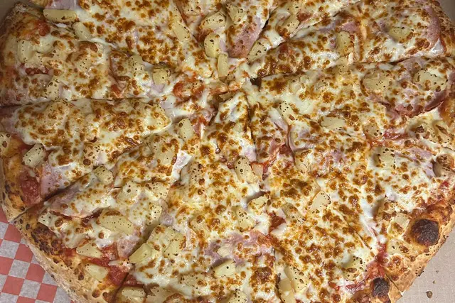 Best tropical hawaiian pizza in Edmonton, AB